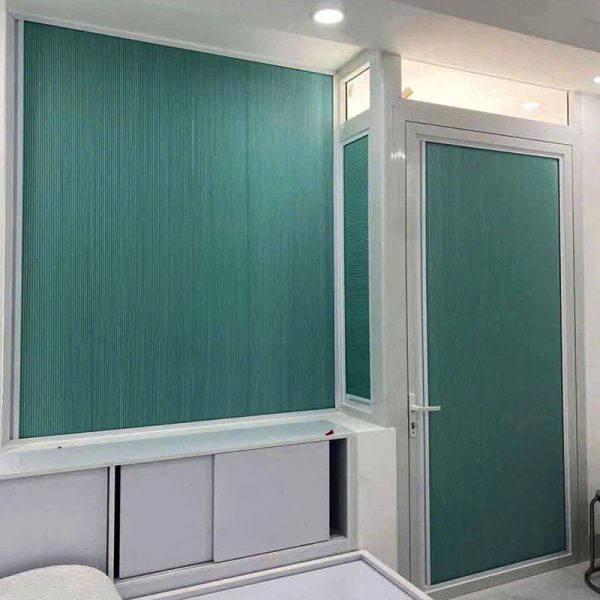 Rèm tổ ong gắn trên cửa nhôm kính